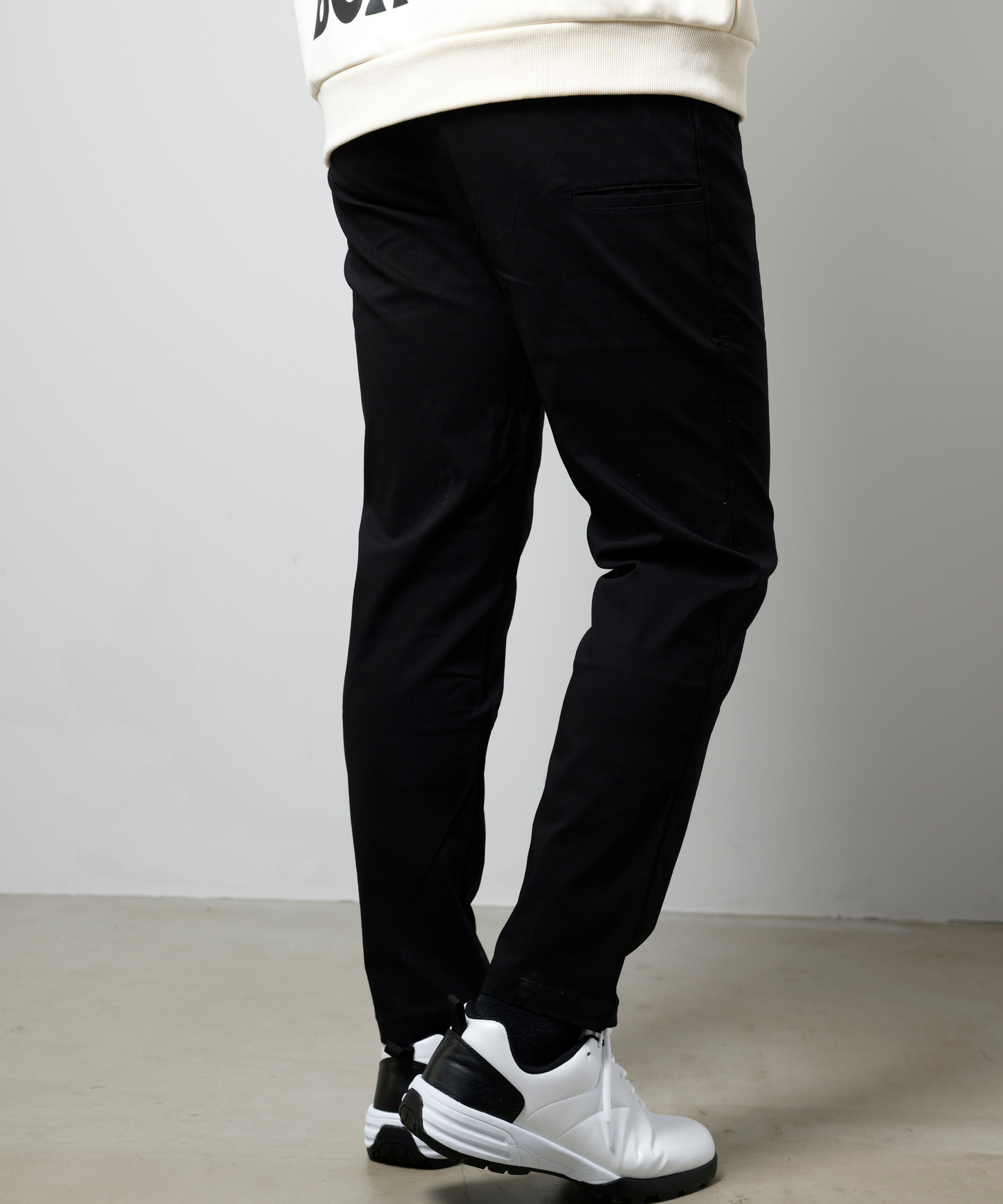 ストレッチテーパードパンツ BLACK