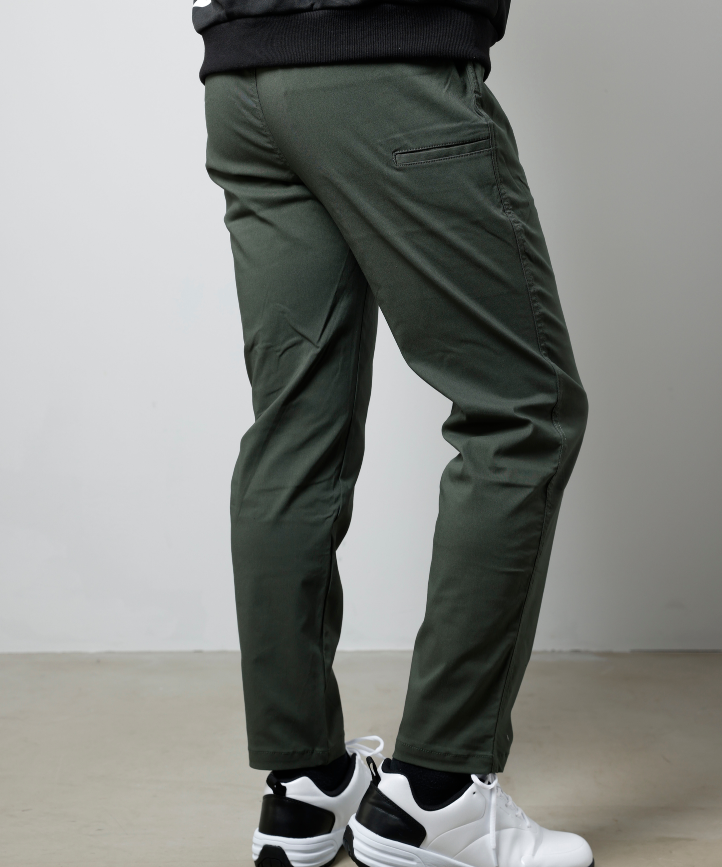 ストレッチテーパードパンツ KHAKI