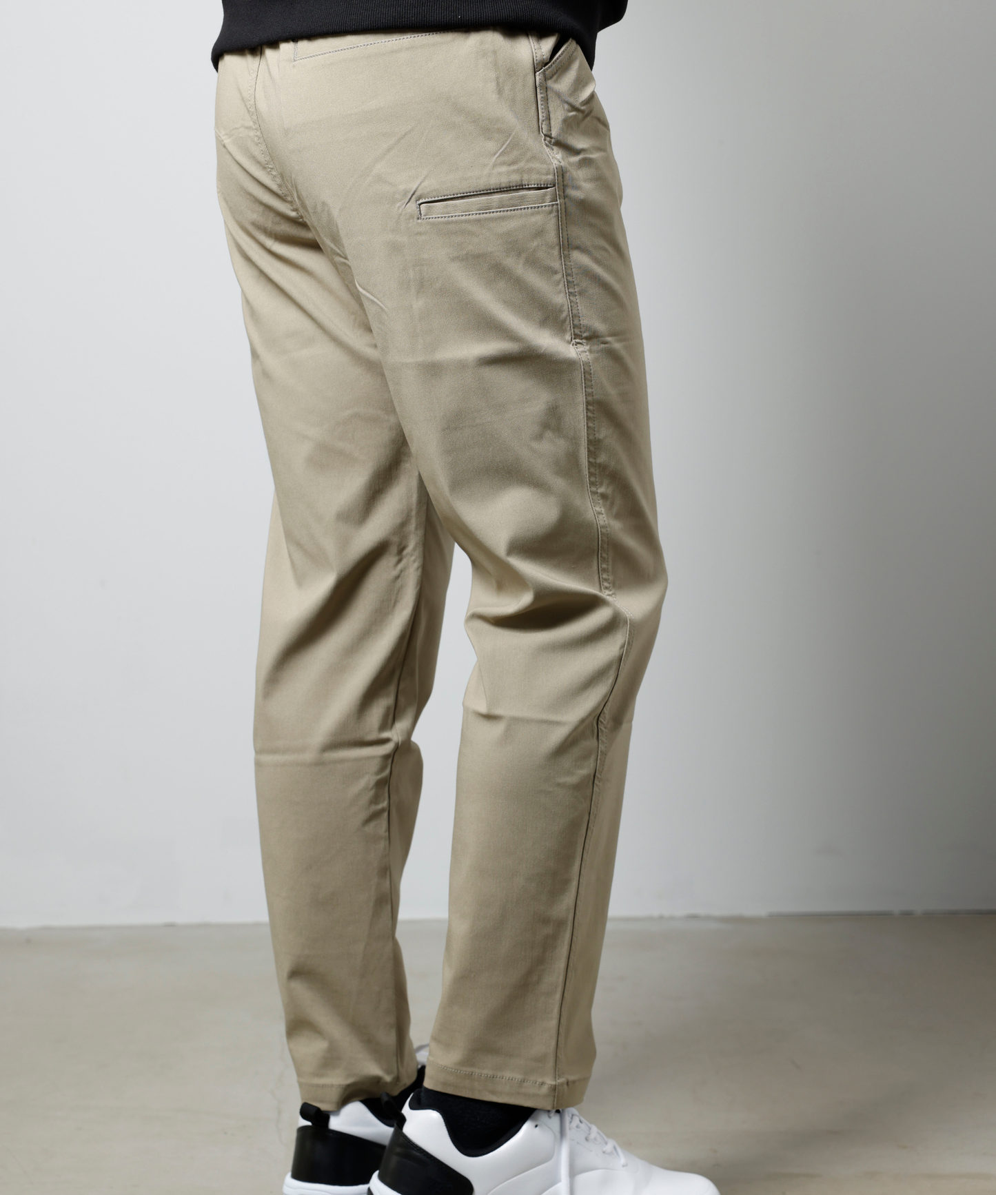 ストレッチテーパードパンツ BEIGE