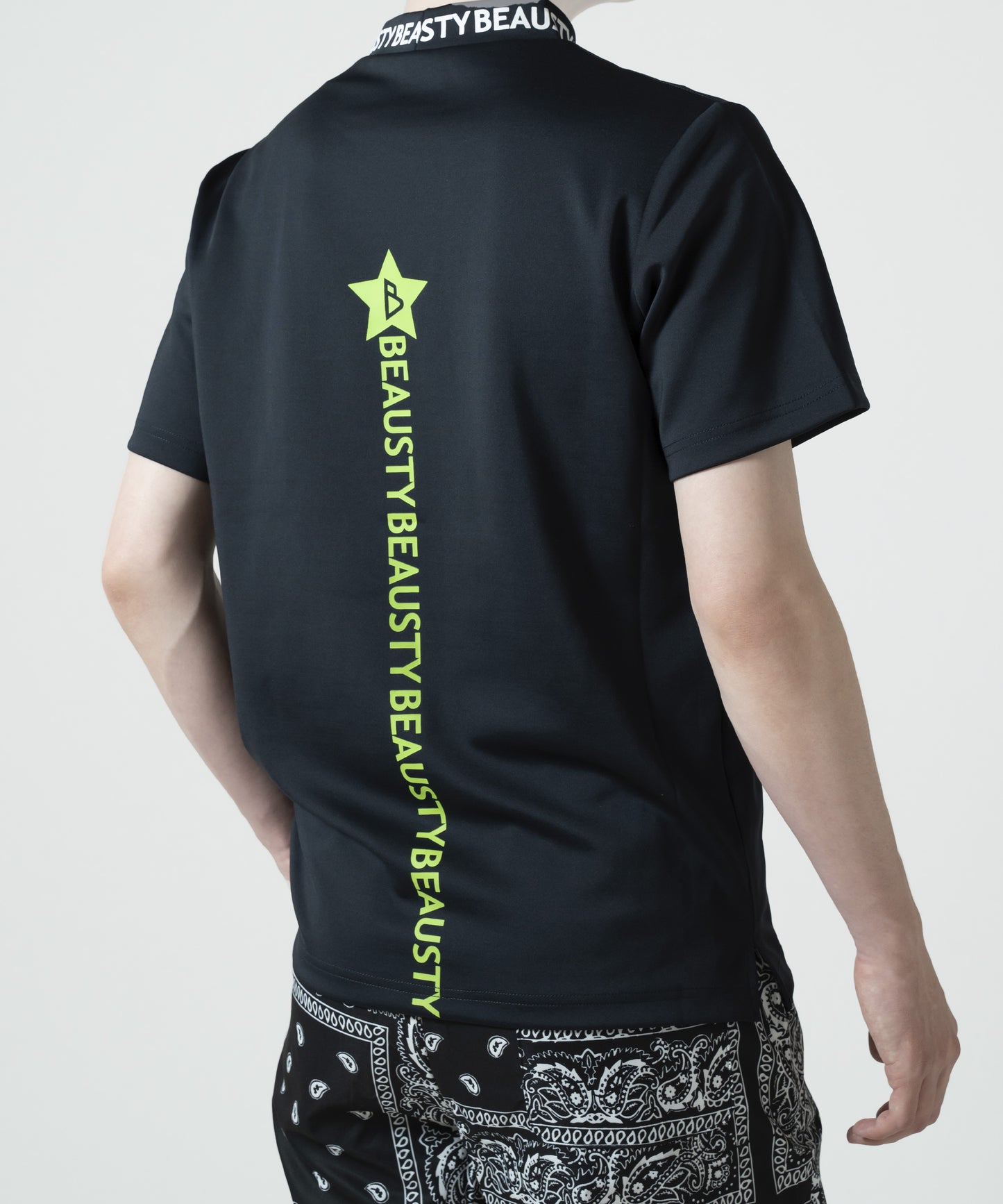 BEAUSTY アシンメトリー ロゴ モックネック Tシャツ BLACK