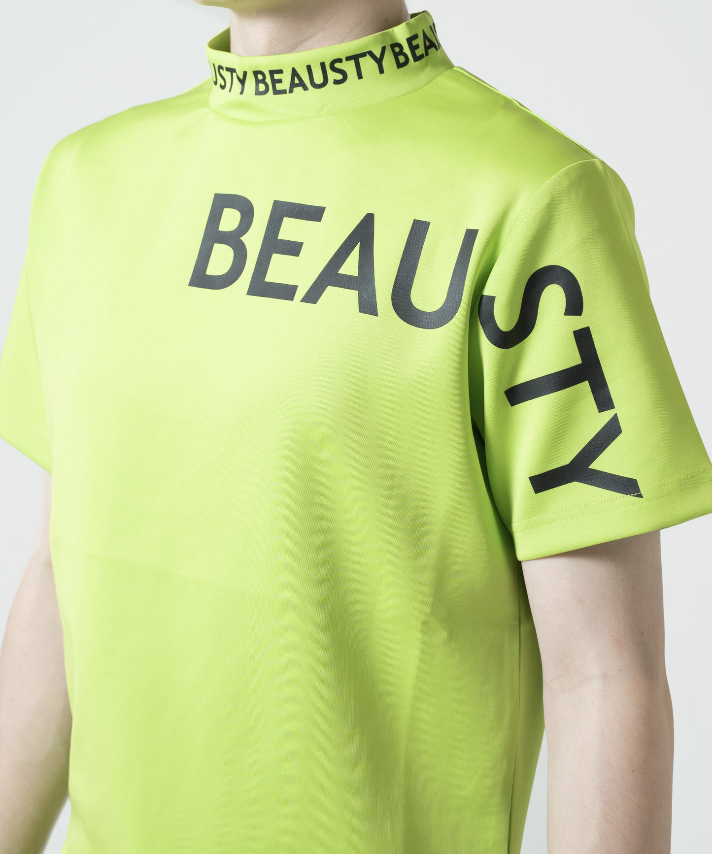BEAUSTY アシンメトリー ロゴ モックネック Tシャツ LIME