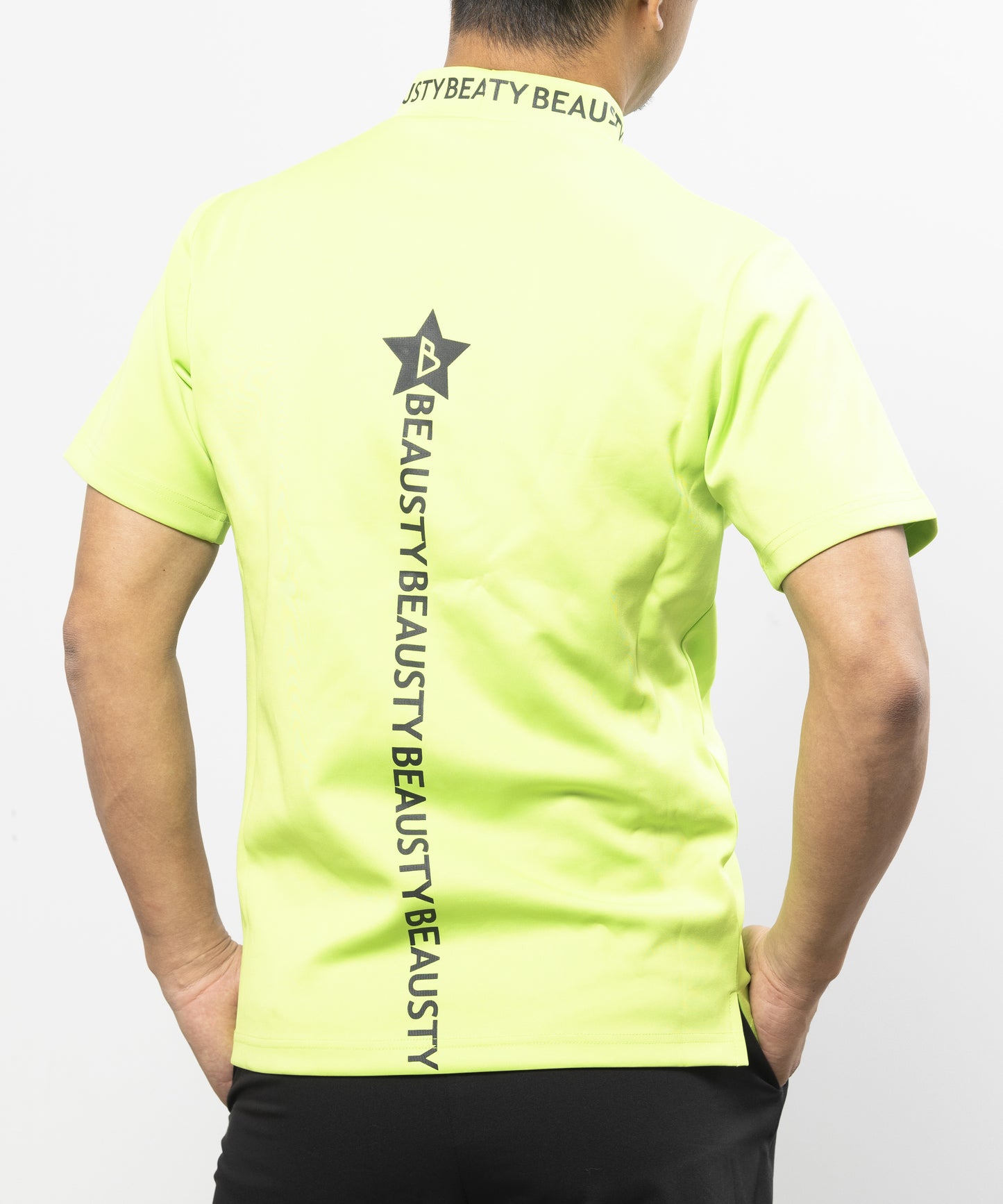 BEAUSTY アシンメトリー ロゴ モックネック Tシャツ LIME