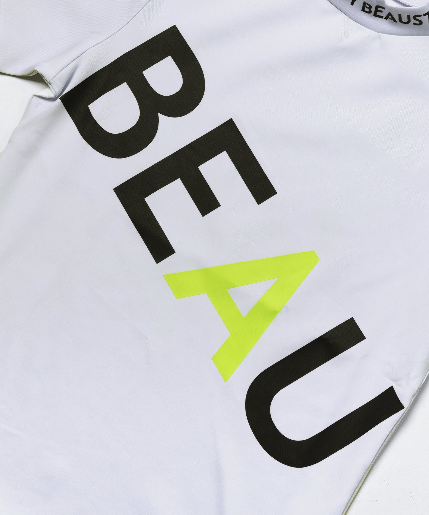BEAUSTY ビッグ ロゴ モックネック Tシャツ WHITE