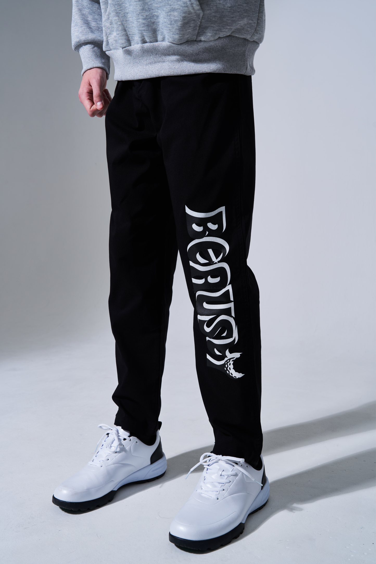 ストレッチテーパードパンツ　BLACK