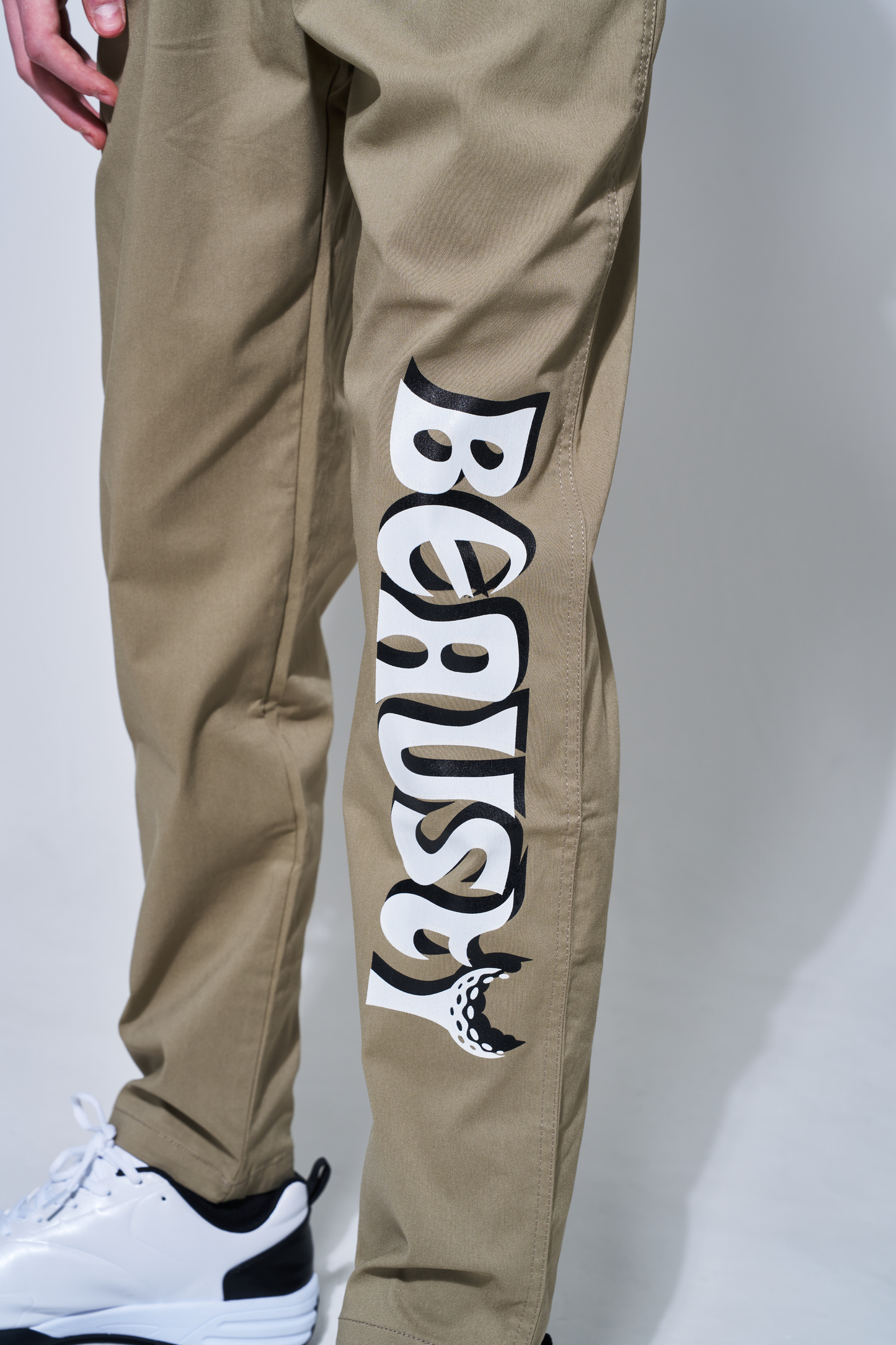 ストレッチテーパードパンツ　BEIGE