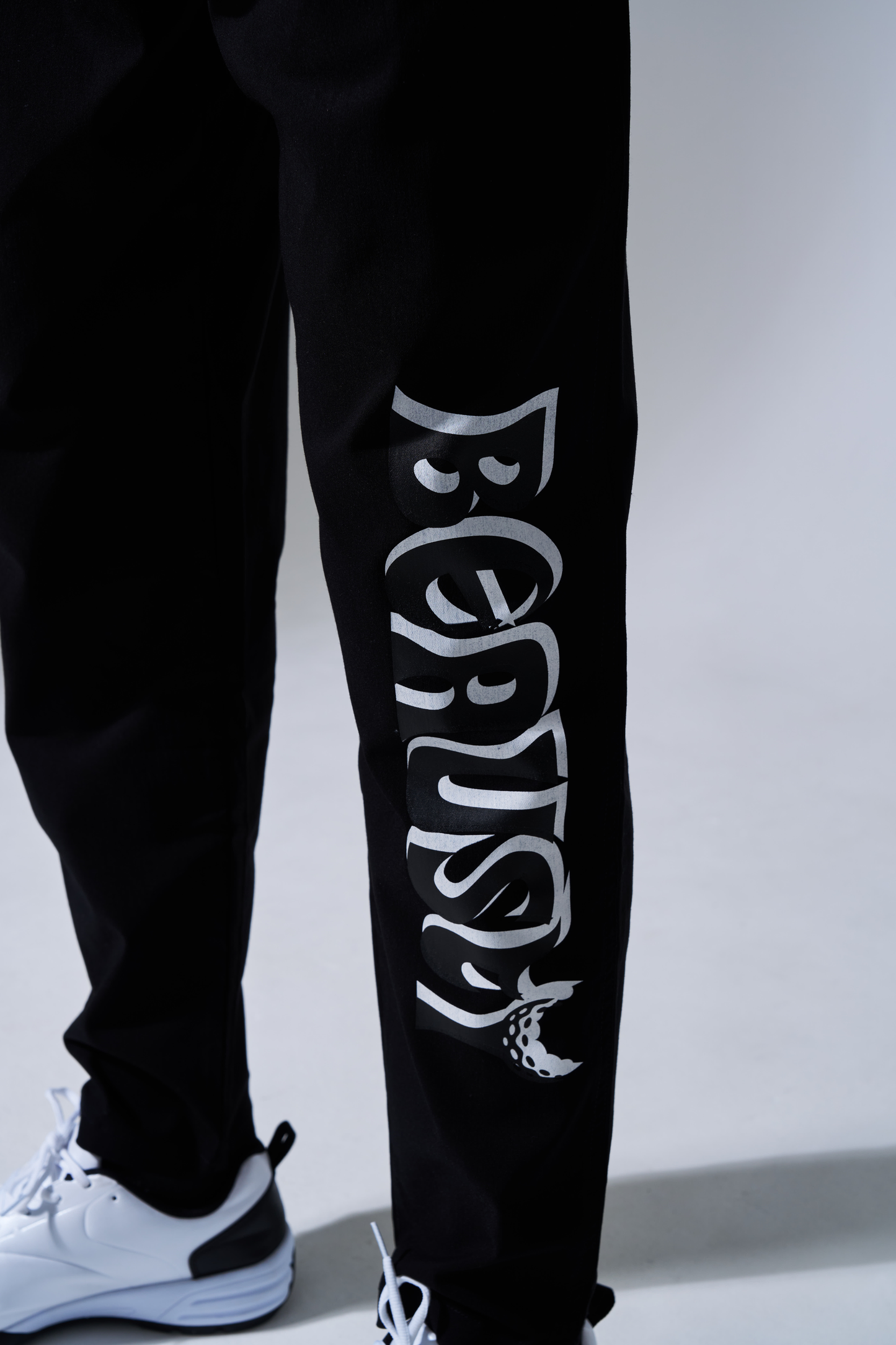 ストレッチテーパードパンツ　BLACK